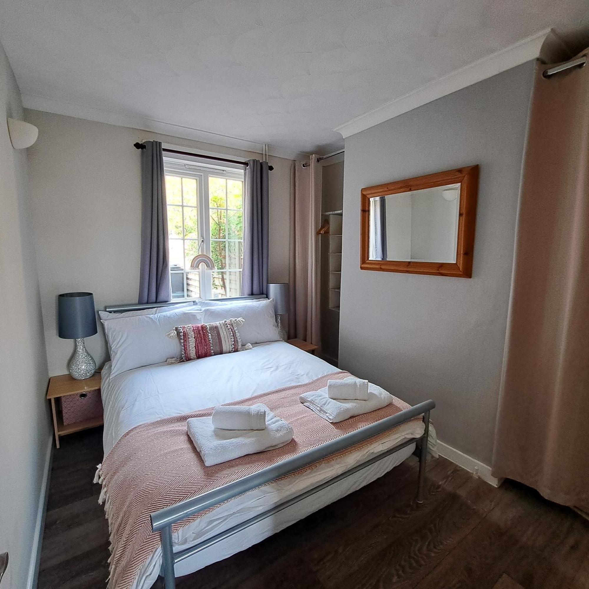 Generous 3 Bed In The Heart Of The Village Huntingdon Exterior foto